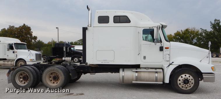 image for item EO9647 2007 International 9400i semi truck