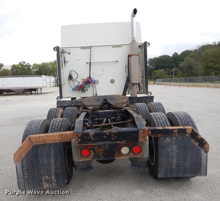image for item EO9647 2007 International 9400i semi truck