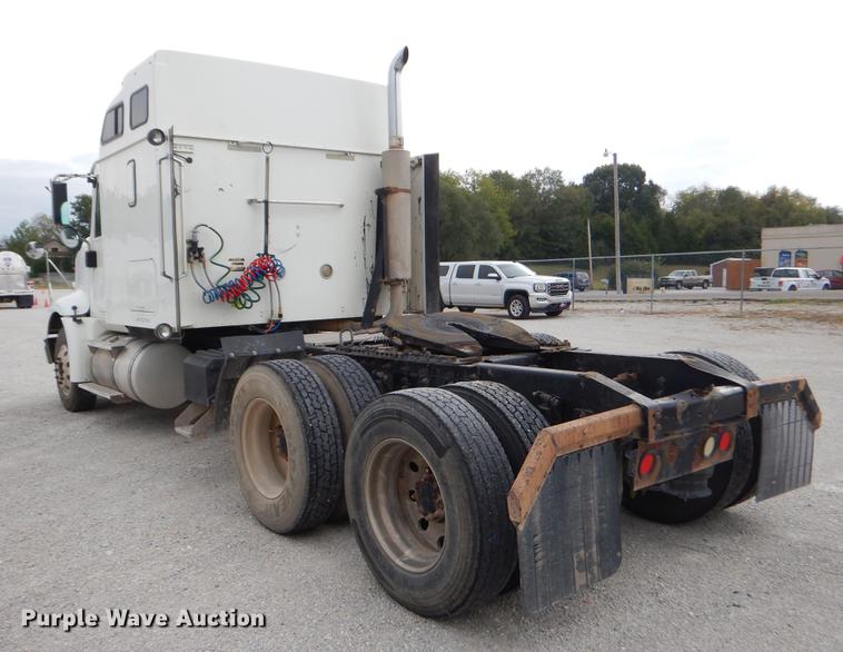image for item EO9647 2007 International 9400i semi truck
