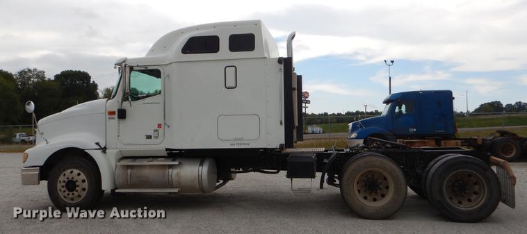 image for item EO9647 2007 International 9400i semi truck