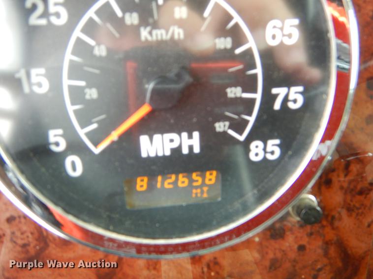 image for item EO9647 2007 International 9400i semi truck