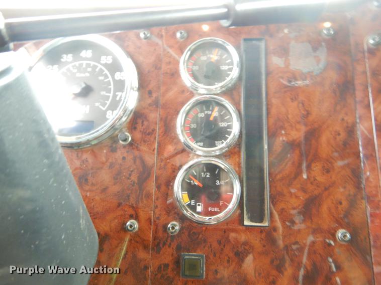 image for item EO9647 2007 International 9400i semi truck