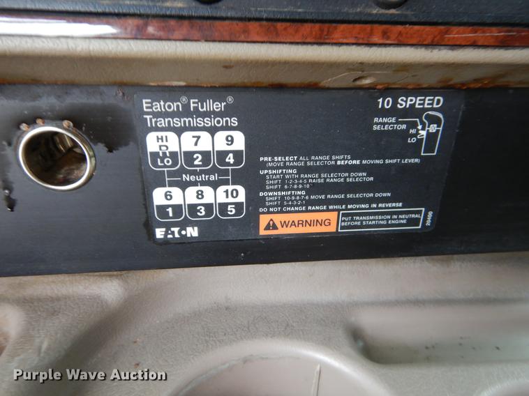 image for item EO9647 2007 International 9400i semi truck