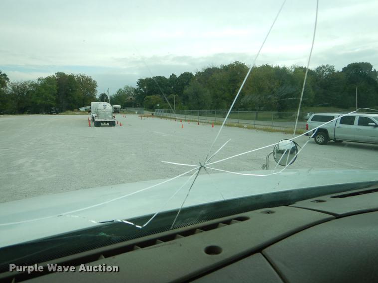 image for item EO9647 2007 International 9400i semi truck