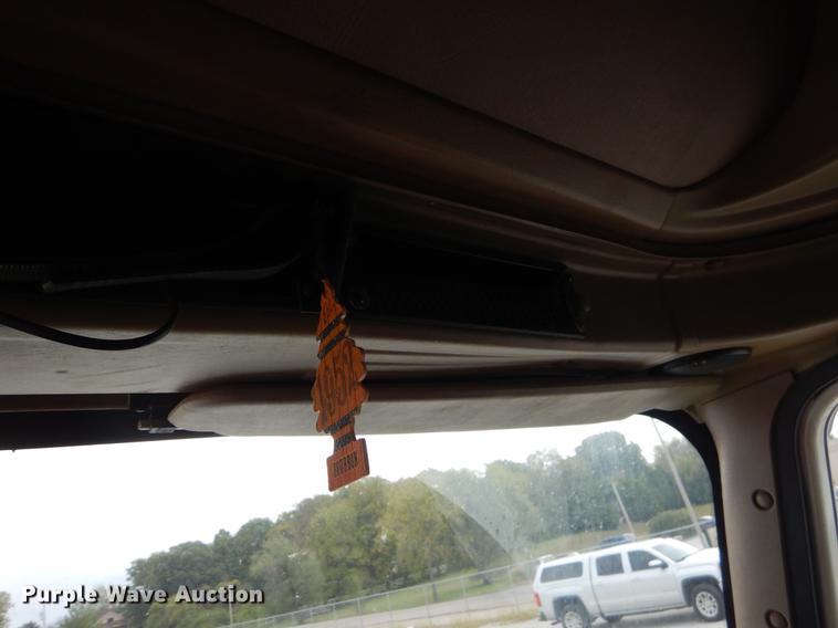 image for item EO9647 2007 International 9400i semi truck