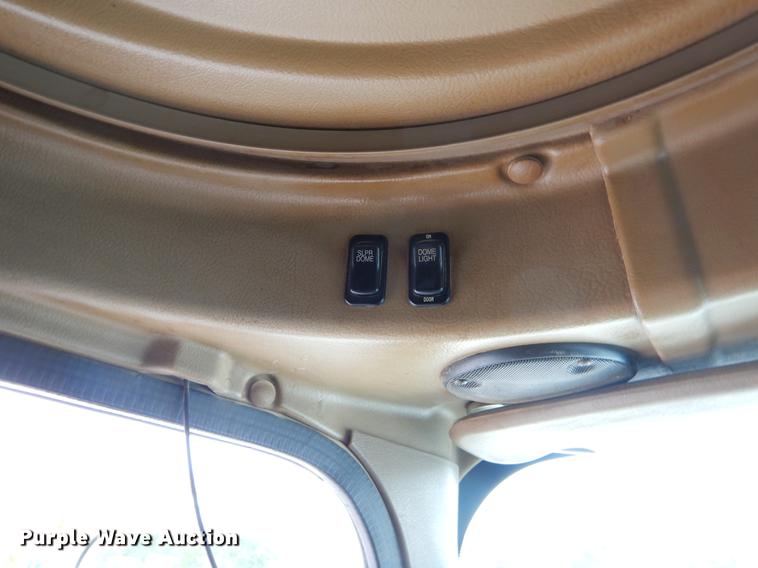 image for item EO9647 2007 International 9400i semi truck