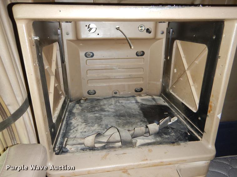 image for item EO9647 2007 International 9400i semi truck