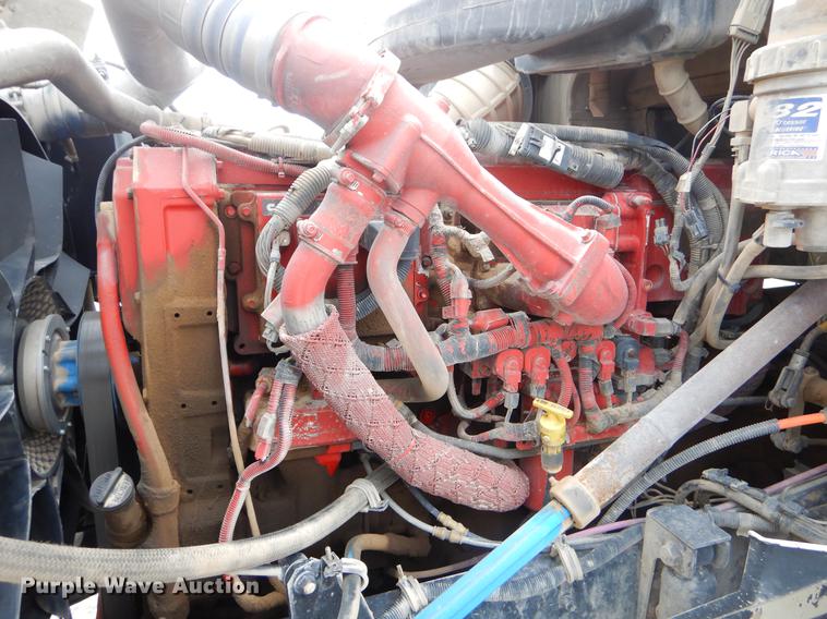 image for item EO9647 2007 International 9400i semi truck