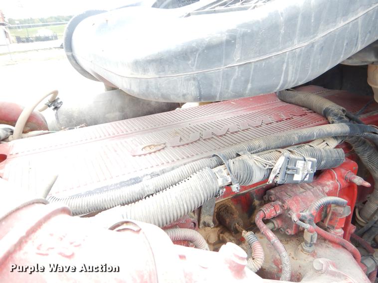 image for item EO9647 2007 International 9400i semi truck