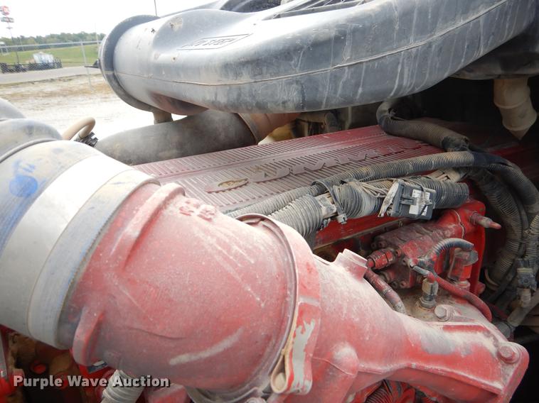 image for item EO9647 2007 International 9400i semi truck