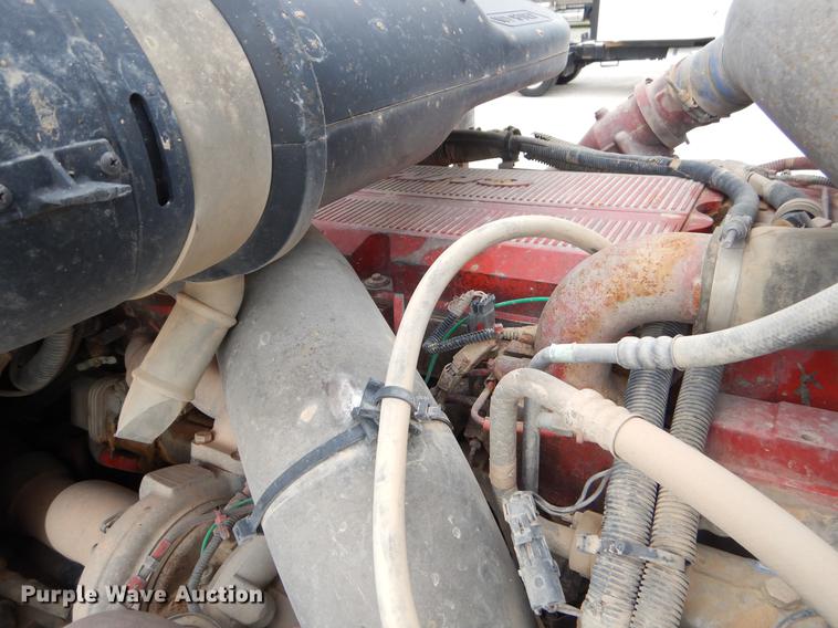 image for item EO9647 2007 International 9400i semi truck