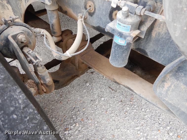 image for item EO9647 2007 International 9400i semi truck