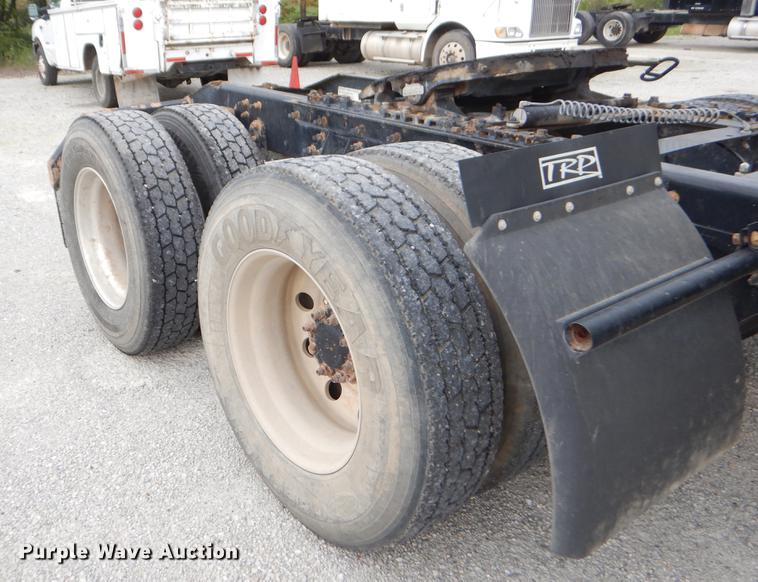 image for item EO9647 2007 International 9400i semi truck