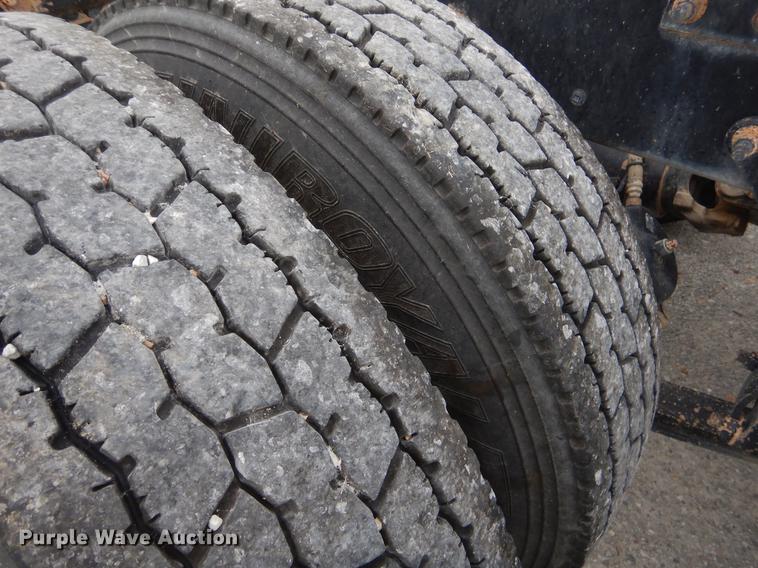 image for item EO9647 2007 International 9400i semi truck