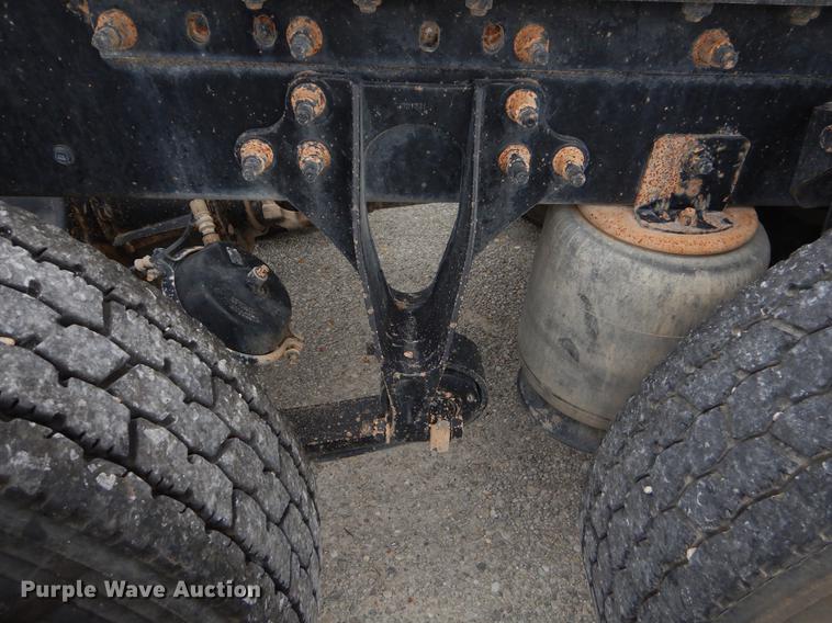 image for item EO9647 2007 International 9400i semi truck