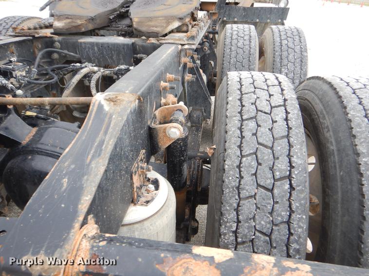 image for item EO9647 2007 International 9400i semi truck