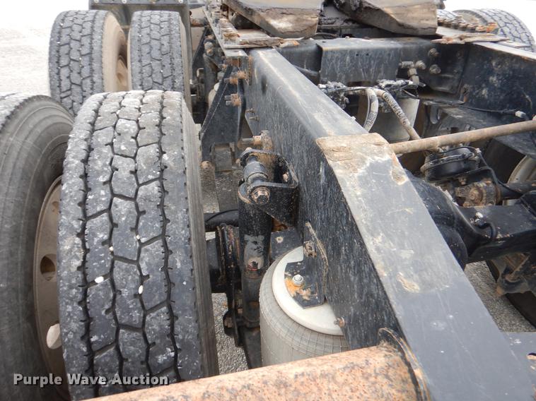 image for item EO9647 2007 International 9400i semi truck