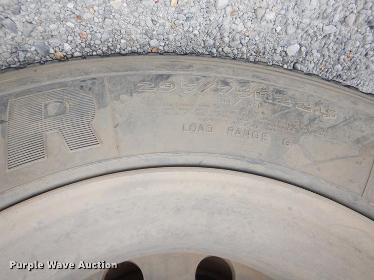 image for item EO9647 2007 International 9400i semi truck