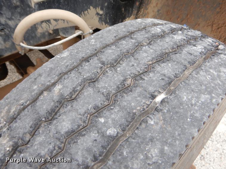 image for item EO9647 2007 International 9400i semi truck