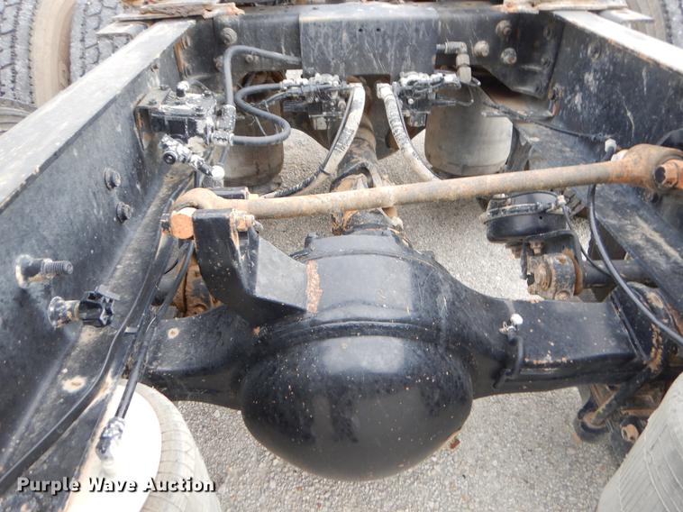 image for item EO9647 2007 International 9400i semi truck