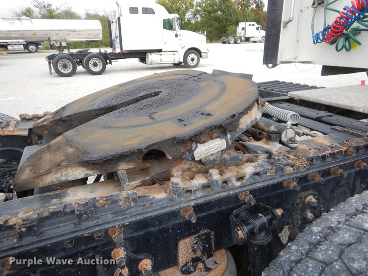 image for item EO9647 2007 International 9400i semi truck