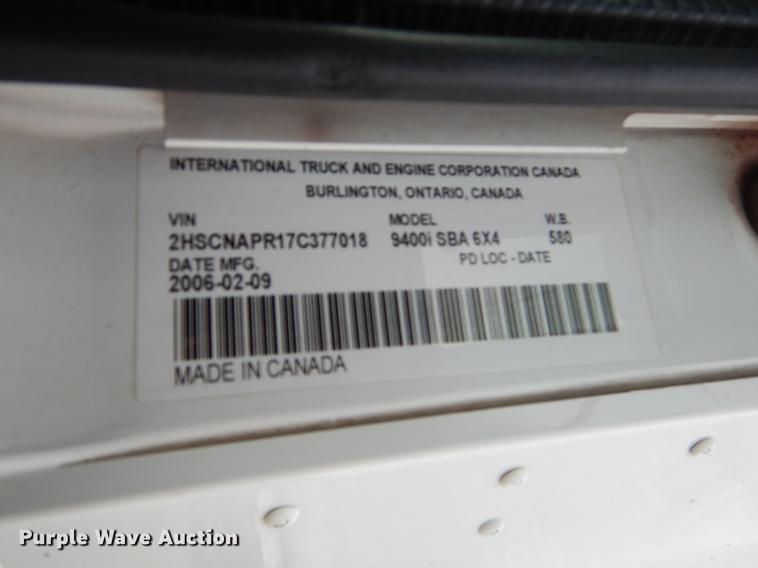 image for item EO9647 2007 International 9400i semi truck