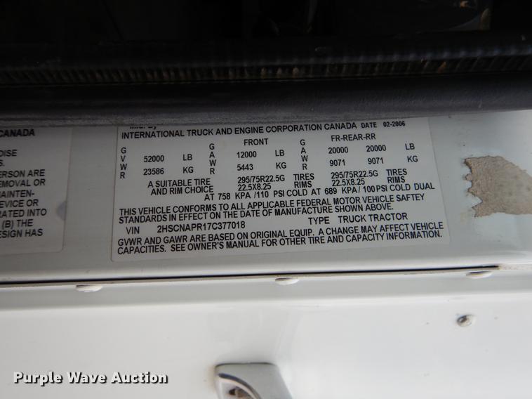 image for item EO9647 2007 International 9400i semi truck
