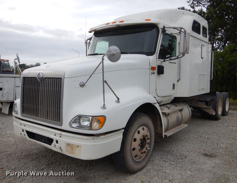 image for item EO9648 2007 International 9400i semi truck