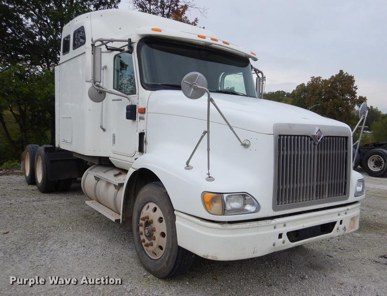 image for item EO9648 2007 International 9400i semi truck