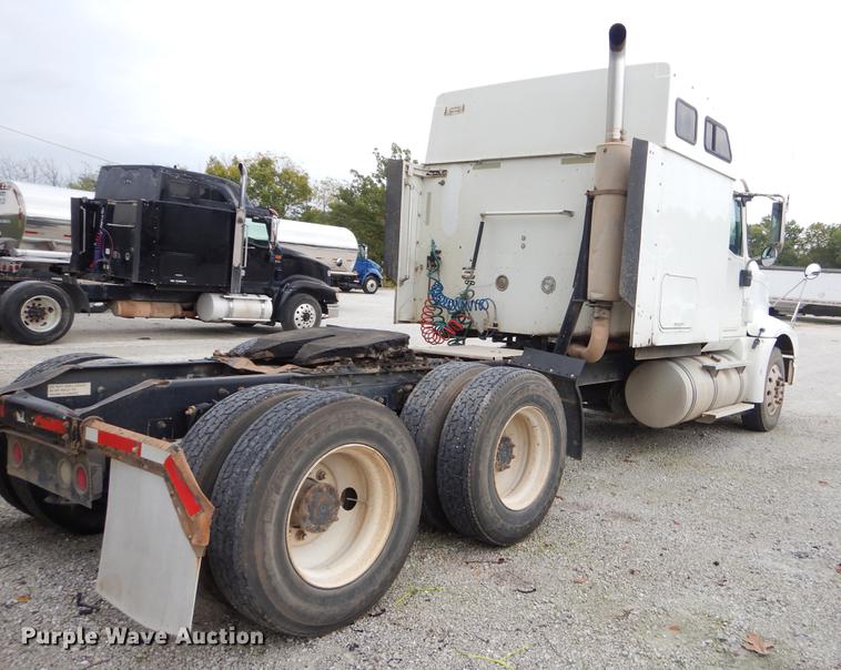 image for item EO9648 2007 International 9400i semi truck