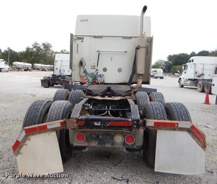 image for item EO9648 2007 International 9400i semi truck
