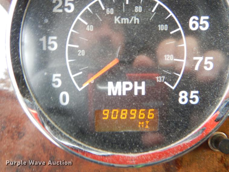 image for item EO9648 2007 International 9400i semi truck