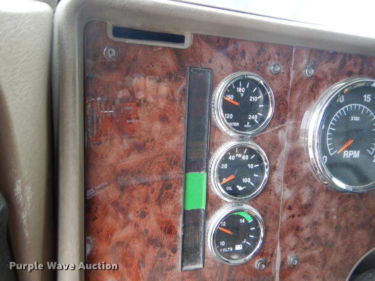 image for item EO9648 2007 International 9400i semi truck