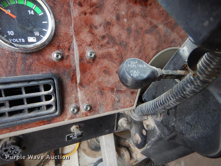 image for item EO9648 2007 International 9400i semi truck