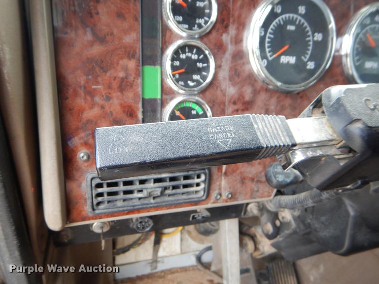 image for item EO9648 2007 International 9400i semi truck