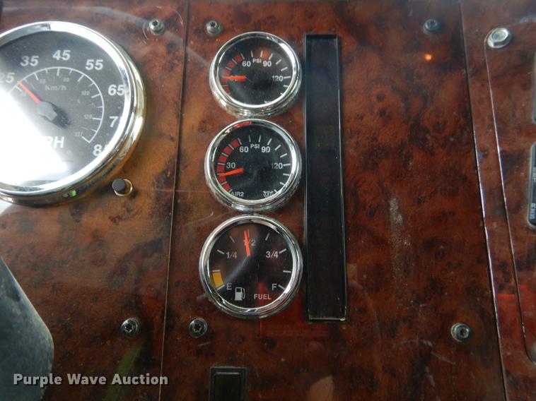 image for item EO9648 2007 International 9400i semi truck