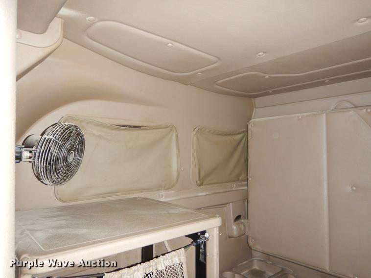 image for item EO9648 2007 International 9400i semi truck