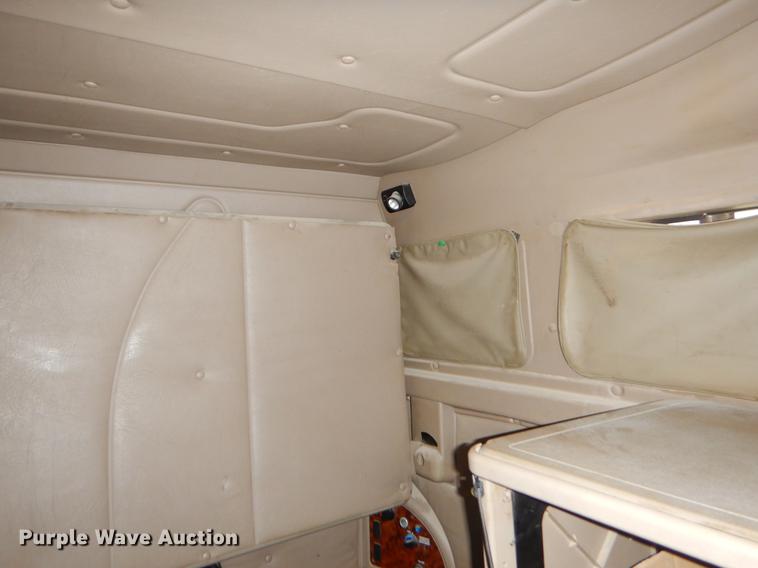 image for item EO9648 2007 International 9400i semi truck