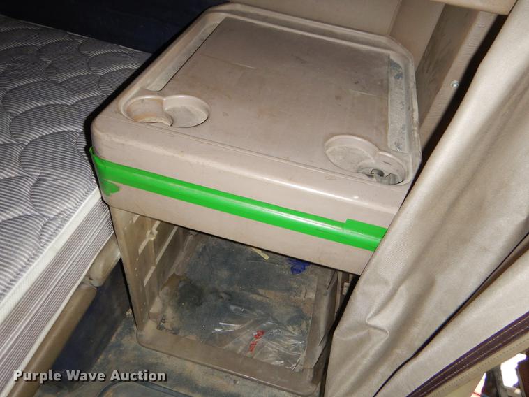 image for item EO9648 2007 International 9400i semi truck