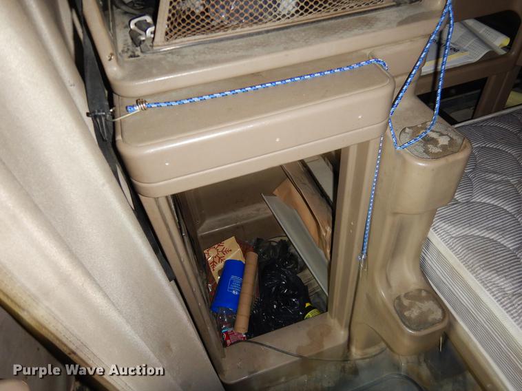 image for item EO9648 2007 International 9400i semi truck