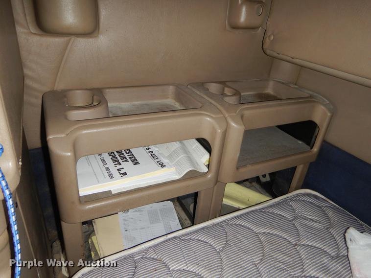 image for item EO9648 2007 International 9400i semi truck