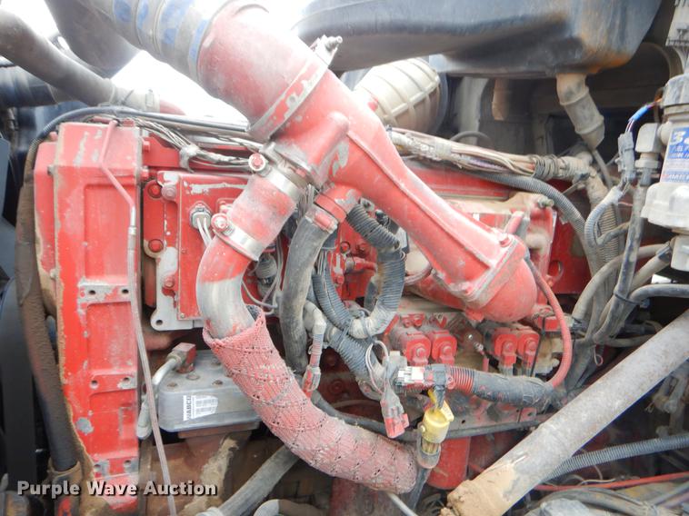 image for item EO9648 2007 International 9400i semi truck