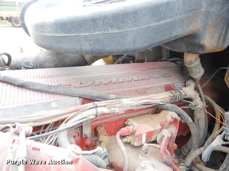 image for item EO9648 2007 International 9400i semi truck