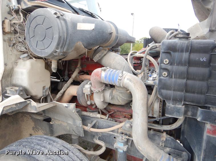 image for item EO9648 2007 International 9400i semi truck