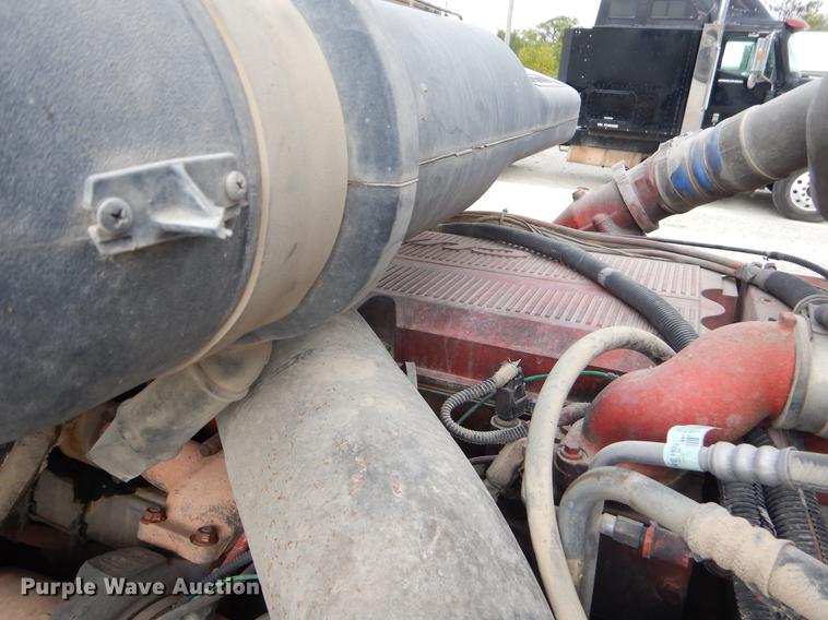 image for item EO9648 2007 International 9400i semi truck