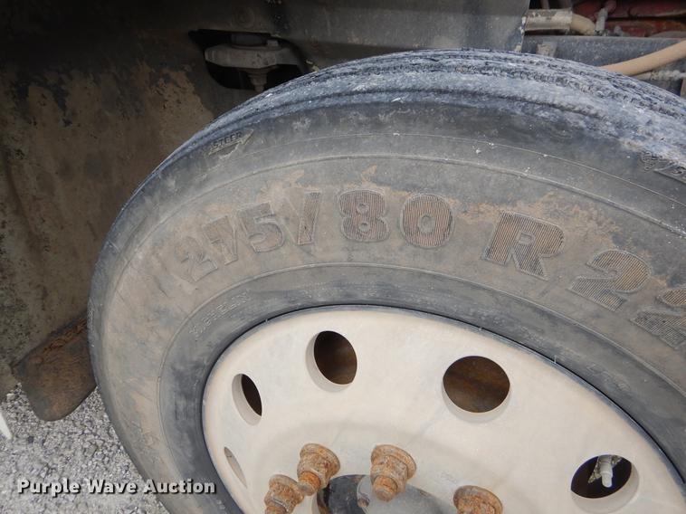 image for item EO9648 2007 International 9400i semi truck