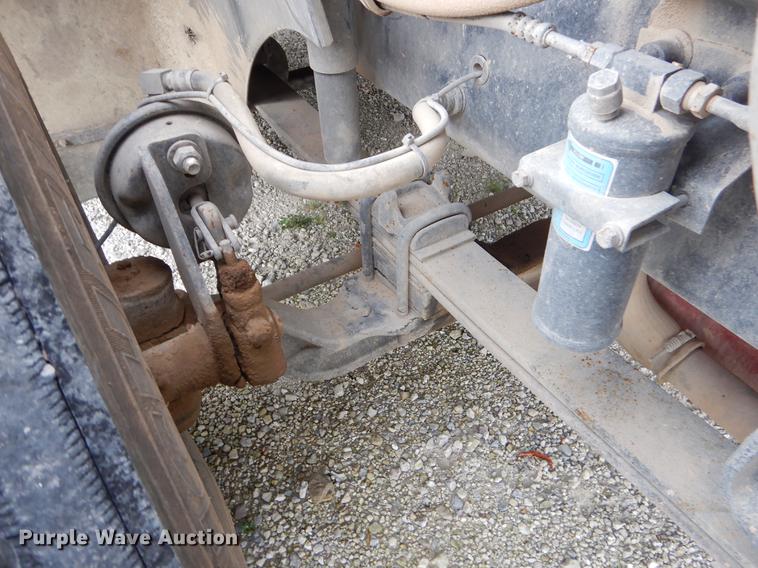 image for item EO9648 2007 International 9400i semi truck