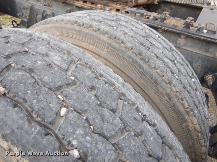 image for item EO9648 2007 International 9400i semi truck