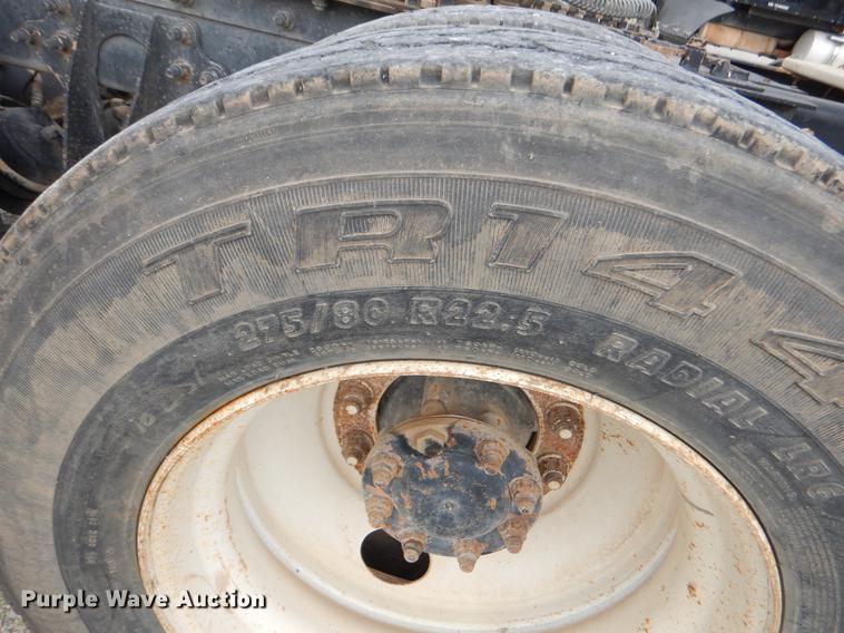 image for item EO9648 2007 International 9400i semi truck