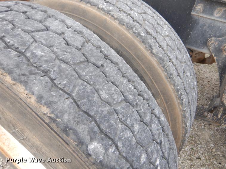 image for item EO9648 2007 International 9400i semi truck